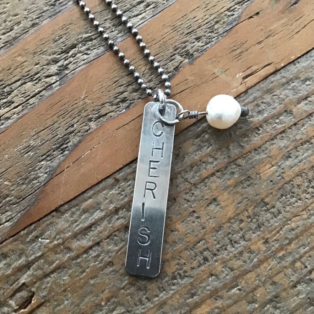 CHERISH DogTag necklace. silver with a pearl. - Picture 3 of 8